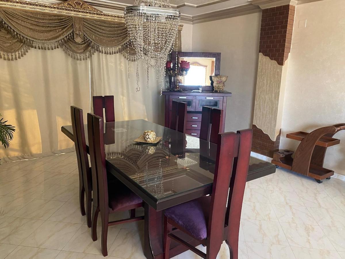 Apartment Pyramid View! Sleeps 13 *