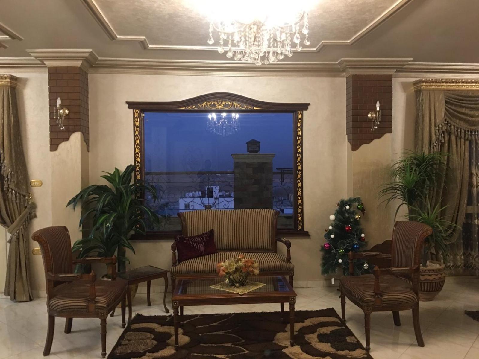 Pyramid View! Sleeps 13 Cairo