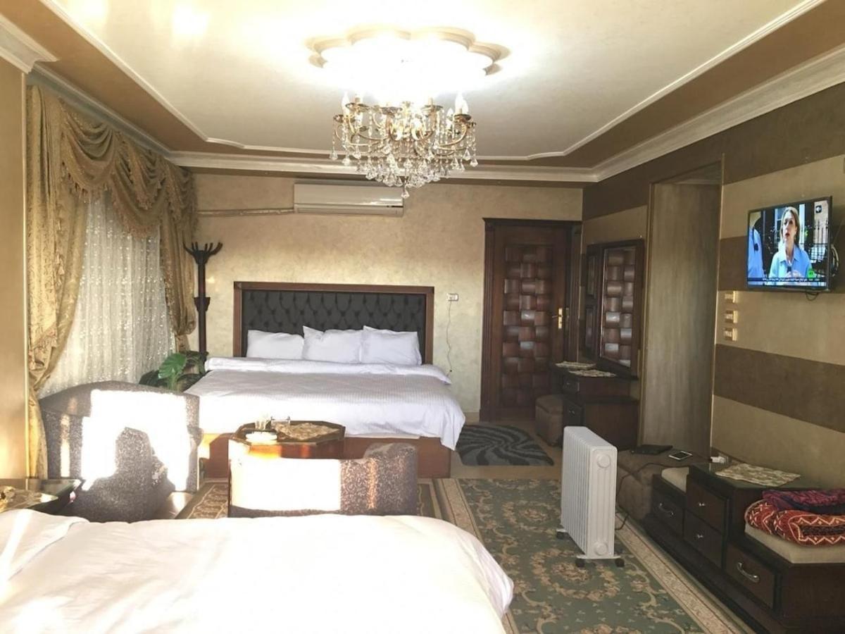 Pyramid View! Sleeps 13 *