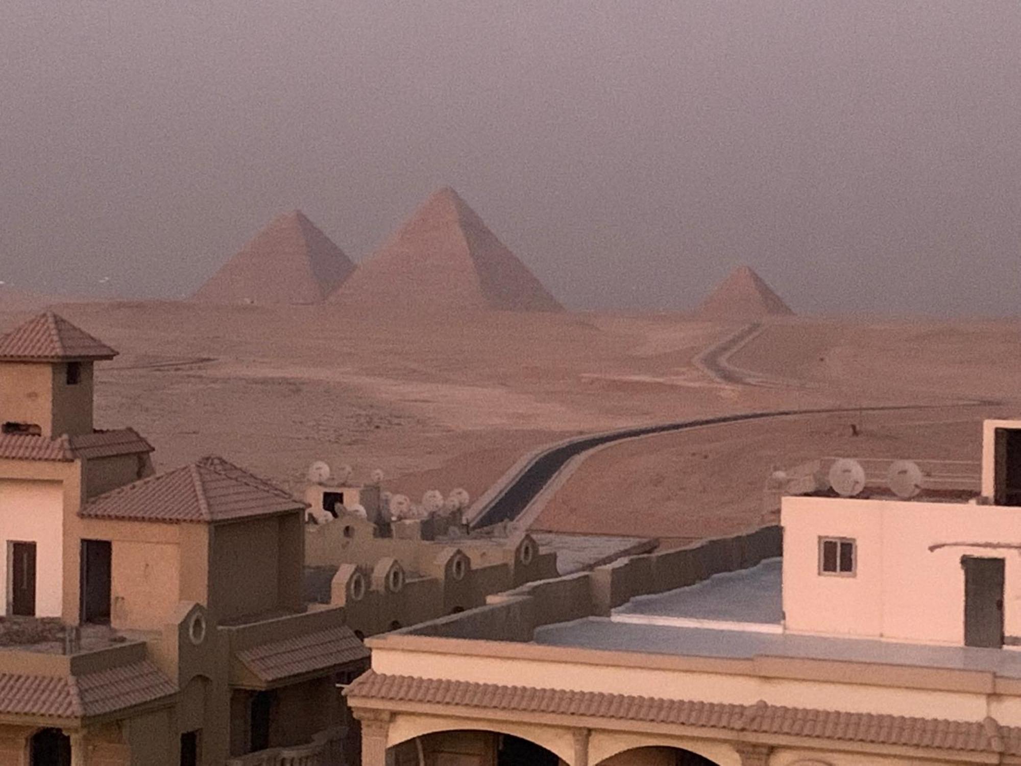Pyramid View! Sleeps 13 Apartment *