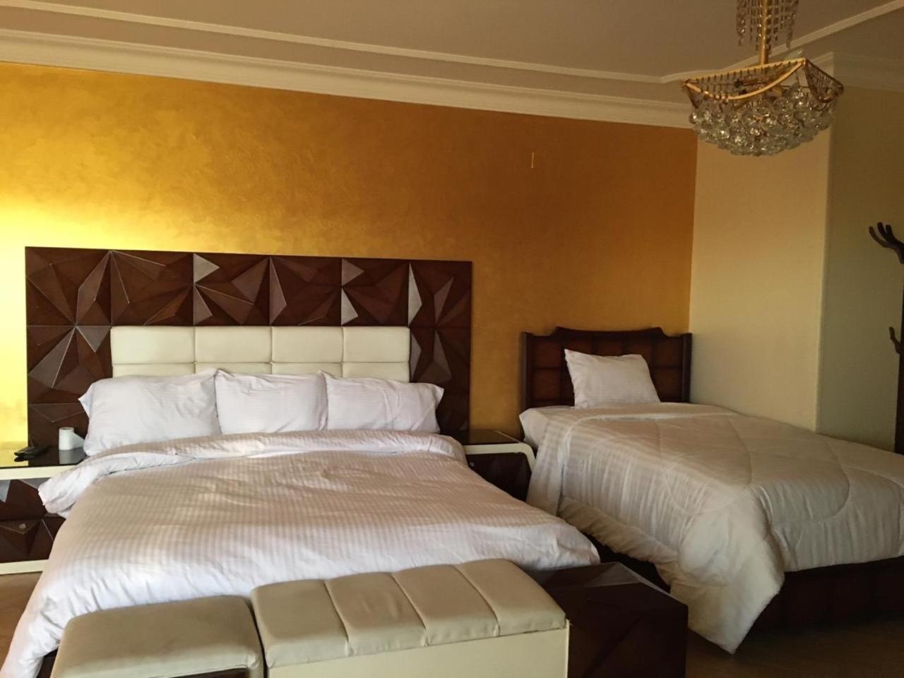 Apartment Pyramid View! Sleeps 13 Cairo