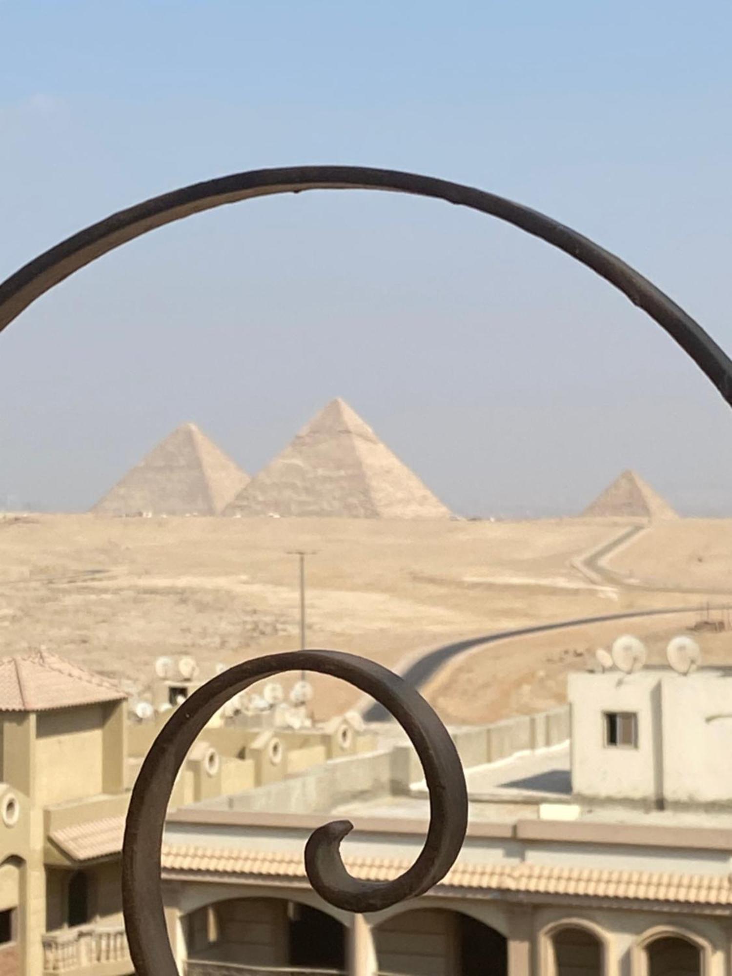 Pyramid View! Sleeps 13 * Cairo