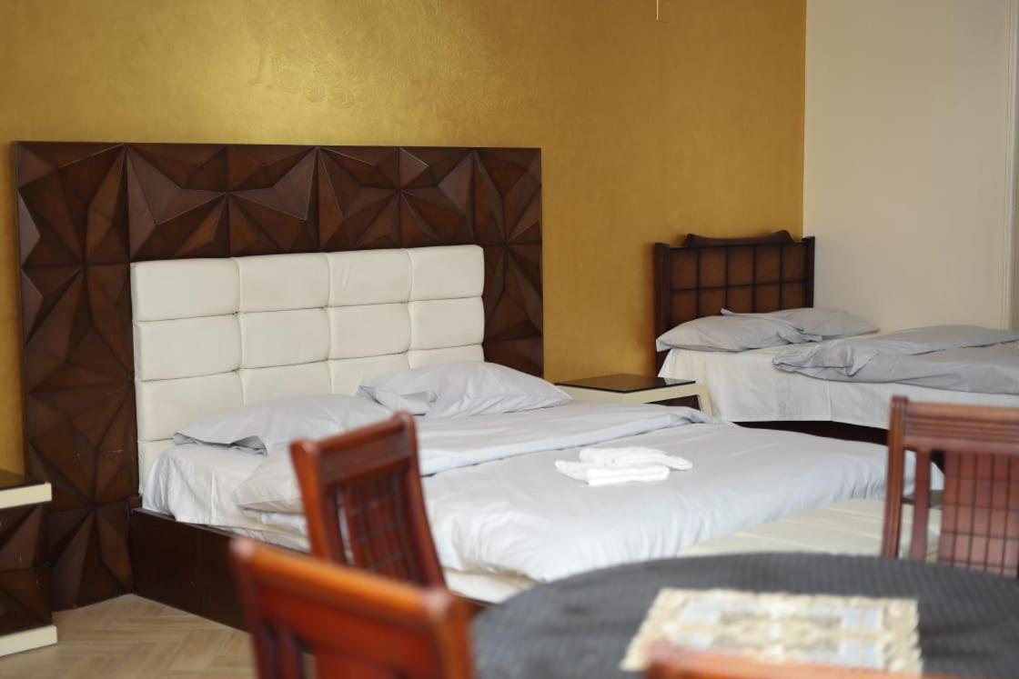 Pyramid View! Sleeps 13 Apartment *