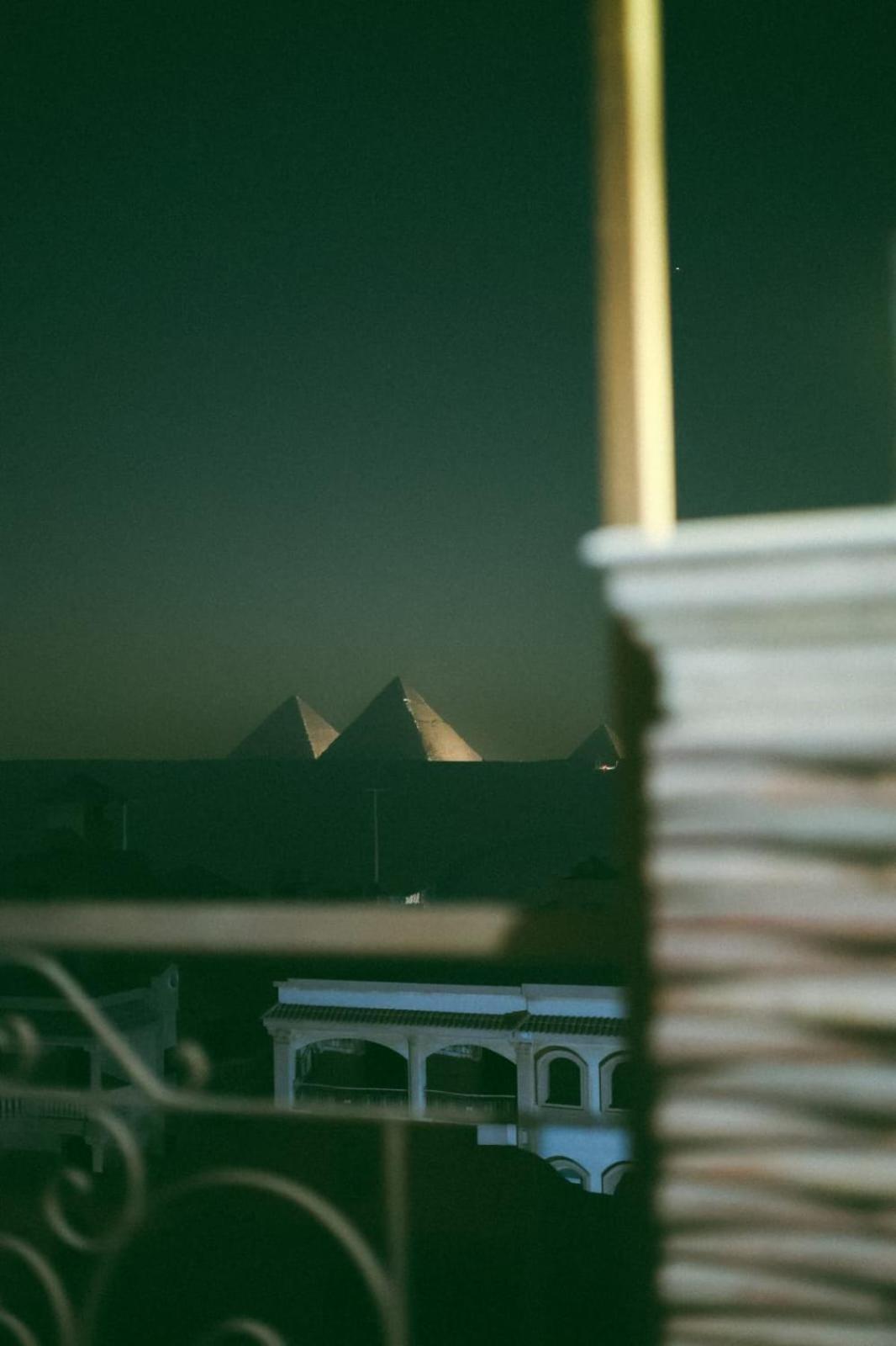 Pyramid View! Sleeps 13 Apartment *