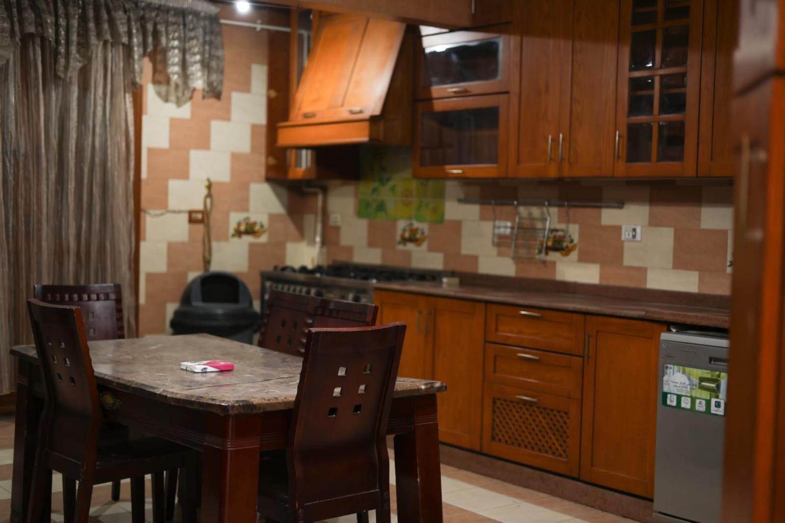 Pyramid View! Sleeps 13 *