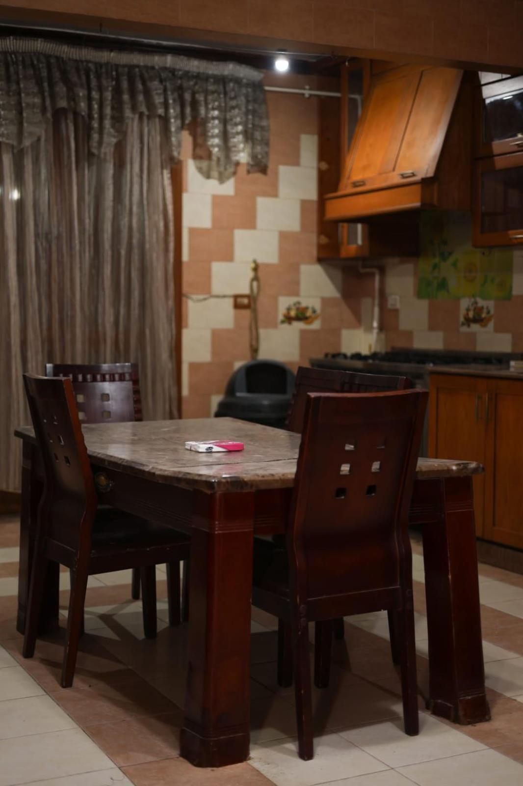 Pyramid View! Sleeps 13 * Cairo